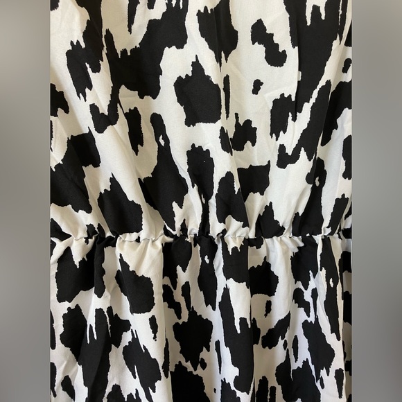 NEW-V-Neck  Black & White Dress Size L (8/10) - Picture 5 of 6